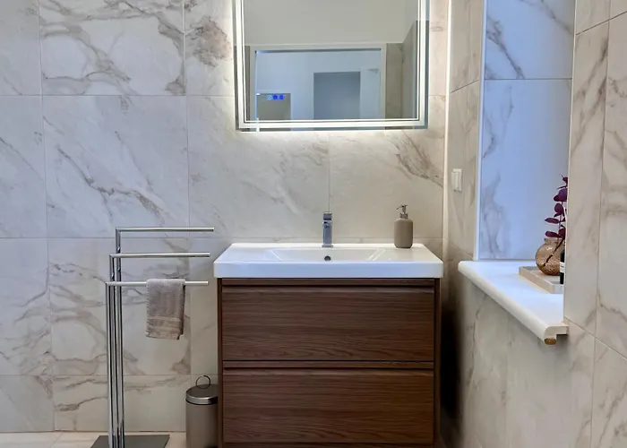 La Rosa - Luxury Near Westbahnhof Apartment Vienna