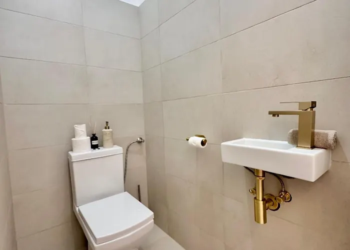 La Rosa - Luxury Near Westbahnhof Apartment Vienna